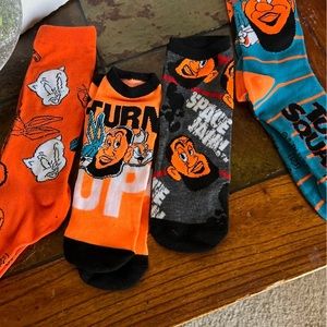 LeBron James 7 pair looney tune socks